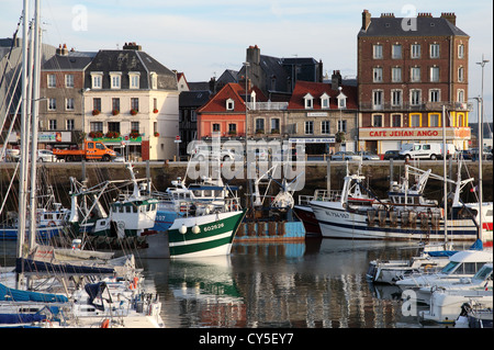 Port sur la quai de Carenage, Dieppe, Normandie, France Banque D'Images