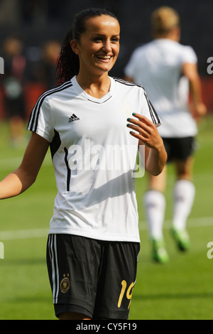 Fatmire Bajramaj Allemagne de sourires pendant l'échauffement avant l'ups match d'ouverture de la Coupe du Monde de Football Coupe du tournoi. Banque D'Images