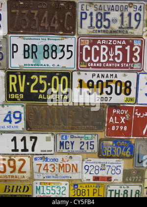 Les plaques de numéro de voiture mondiale de l'automobile à Rome en Italie Banque D'Images