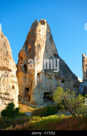 Formations rocheuses et cheminées de fées près de Goreme, Cappadoce Banque D'Images