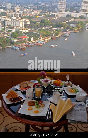 Vue, Vue Panoramique, petit déjeuner, Horizon Club, hôtel, Shangri La, Bangkok, la vue, la rivière, Chao Phraya, en Thaïlande, en Asie Banque D'Images