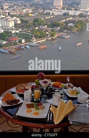 Vue, Vue Panoramique, petit déjeuner, Horizon Club, hôtel, Shangri La, Bangkok, la vue, la rivière Chao Phraya, en Thaïlande, en Asie Banque D'Images