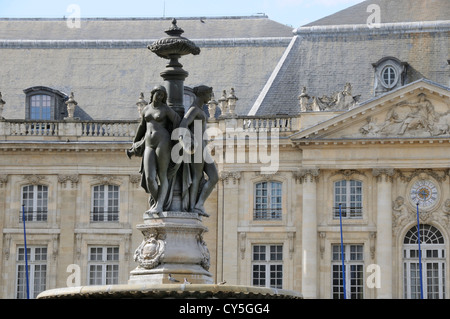 Fontaine d'eau (Fontaine des trois Graces) sur la place de la Bourse, Bourse, Bordeaux, France, Europe Banque D'Images