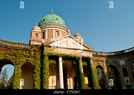 Église Cimetière Mirogoj, Zagreb, Croatie Banque D'Images