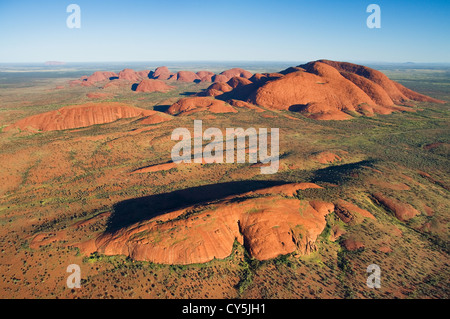 Vue aérienne sur les dômes exceptionnels de Kata Tjuta. Banque D'Images