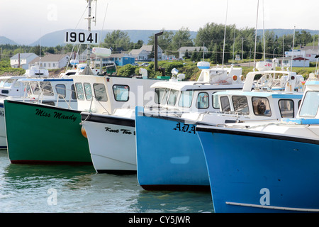 Canada Nouvelle-Écosse Cape Breton Cabot Trail port bateaux de pêche au homard sur la côte de l'Atlantique Bateaux Banque D'Images