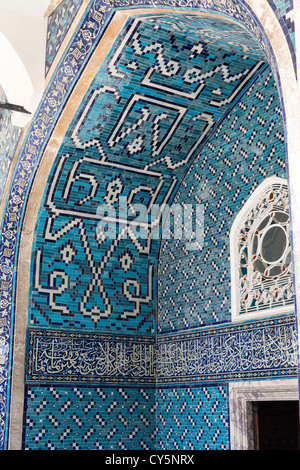 Détail de la Mosaïque de carreaux, sol carrelé Kiosk (Çinili Köşk turc : pavillon), le palais de Topkapi, Istanbul, Turquie Banque D'Images