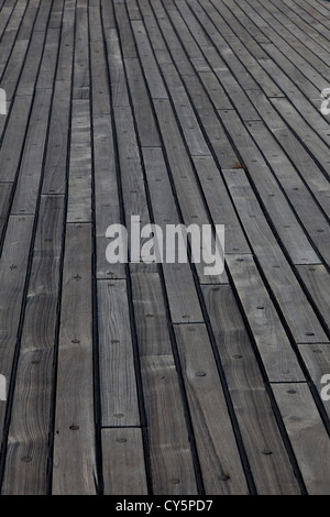 Plancher en teck sur le pont du cuirassé USS Wisconsin amarré au Nautilus à Norfolk, en Virginie Banque D'Images