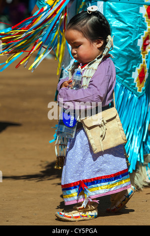 Un enfant au Chumash Chumash 2012 Inter Tribal Pow Wow à Live Oak camp, Santa Ynez Valley, Californie Banque D'Images