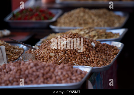 Arachides rôties à vendre,road side stall,Philippines Banque D'Images