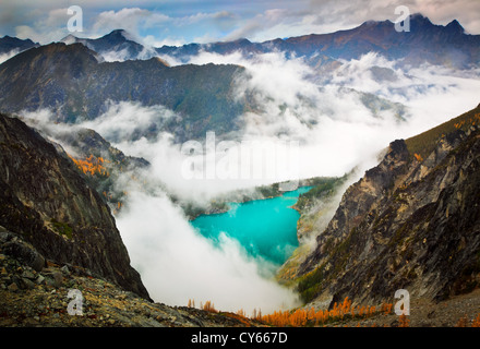 Colchuck mélèzes au lac dans l'Enchantement Lacs désert Banque D'Images