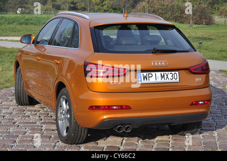 Audi Q3 - 2011 - Allemand MON SUV compact premium du segment (H) - au parc Banque D'Images