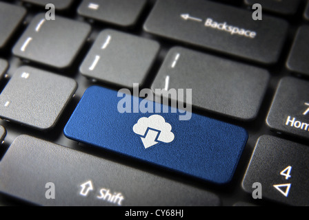 Technologie concept contexte : touche bleue grâce au cloud computing télécharger icône sur clavier d'ordinateur portable. Inclus chemin de détourage, de sorte que vous pouvez facilement le modifier. Banque D'Images