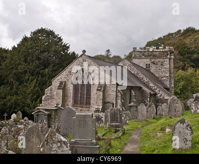 Église Saint Brynach Nevern, Pembrokeshire Wales fondée au Vie siècle. Banque D'Images