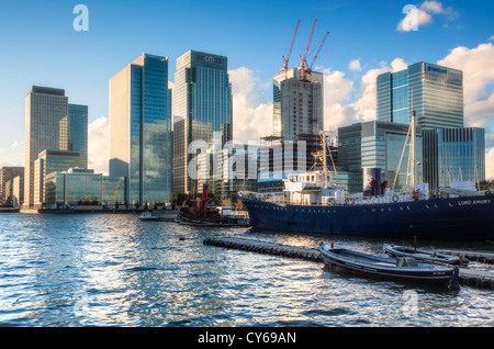 Canary Wharf à partir de la East India Docks Banque D'Images