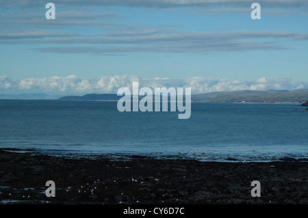 Mer plate dans la baie de Cardigan. Banque D'Images