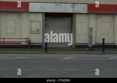 L'ancien Kwik Save à Aberystwyth, désormais l'abandon. Banque D'Images