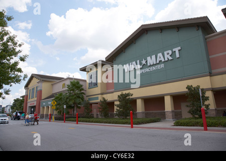 Walmart supercenter à Orlando la Floride Etats-Unis hypermarché Banque D'Images