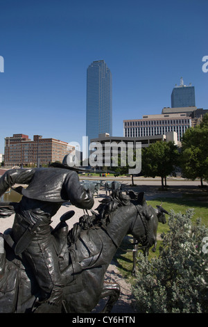 SHAWNEE COWBOY TRAIL DE BÉTAIL SCULPTURE (©Robert Summers 1994) PIONEER PLAZA CENTRE-VILLE DE DALLAS, TEXAS, USA Banque D'Images