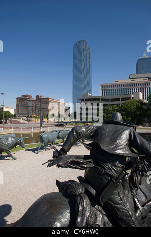 SHAWNEE COWBOY TRAIL DE BÉTAIL SCULPTURE (©Robert Summers 1994) PIONEER PLAZA CENTRE-VILLE DE DALLAS, TEXAS, USA Banque D'Images