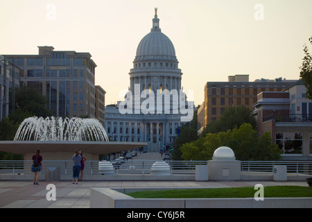 Wisconsin Capitol Building vu de Monona Terrace. Madison, Wisconsin. Banque D'Images