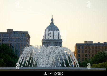 Wisconsin Capitol Building vu de Monona Terrace. Madison, Wisconsin. Banque D'Images