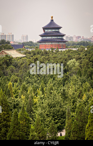 Vue aérienne de la salle de prière pour les bonnes récoltes connu comme le Temple du Ciel au cours de l'été à Pékin, Chine Banque D'Images