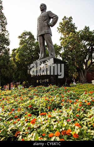 Statue de Sun Yat Sen dans Zhong Shan Park à Pékin, Chine Banque D'Images