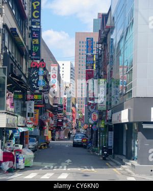 Une rue commerçante de la ville de Séoul en Corée du Sud en EastAasia ...