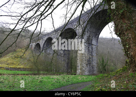 Pierre tombale Viaduc Monsal Head Dale Monsal Anglais Derbyshire Peak District National Park England Royaume-Uni Banque D'Images