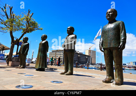 Des statues d'Afrique du Sud, quatre lauréats du Prix Nobel de la paix dans le Victoria et Albert Waterfront Cape Town Afrique du Sud. Banque D'Images