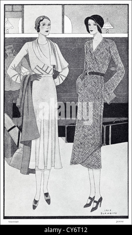 1930 Original illustration de magazine de mode d'été de Paris. (À gauche) en crêpe Beige jaquette garnie d'une main hemstitching et joint d'écharpe par créateur Vionnet. (À droite) de beige et marron manteau tweed voyageant par créateur Jenny Banque D'Images