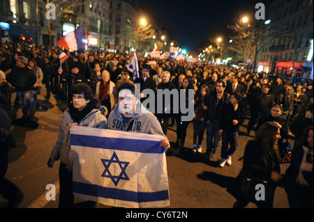 Les Juifs français manifester contre l'antisémitisme après l'assassinat de trois enfants juifs par tireur islamiste Mohamed Merah. Banque D'Images