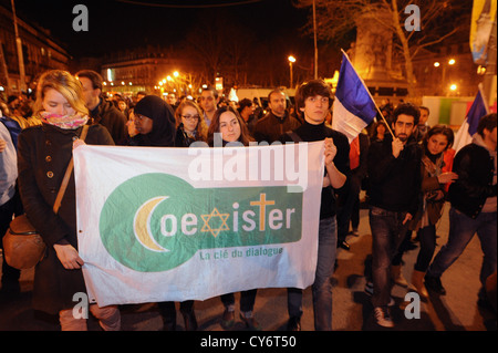 Les Juifs français manifester contre l'antisémitisme après l'assassinat de trois enfants juifs par tireur islamiste Mohamed Merah. Banque D'Images