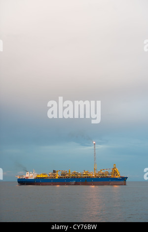 FPSO Floating Production Storage offloading en mer en Guinée équatoriale Banque D'Images