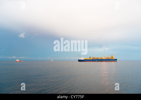 FPSO Floating Production Storage offloading en mer en Guinée équatoriale Banque D'Images