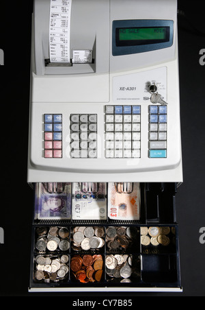 10 et 20 livres sterling pound notes dans les boutiques jusqu'à Banque D'Images