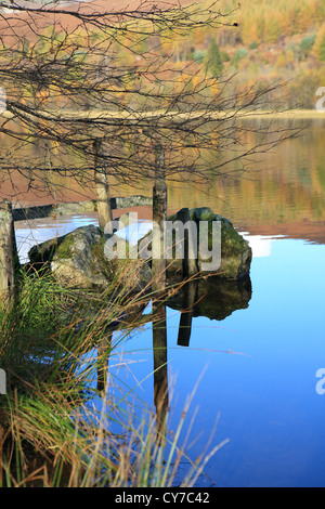 Barrage de l'usine près de Dunkeld dans le Perthshire, Écosse Banque D'Images