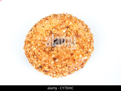 Un beignet d'amande isolé sur fond blanc. Banque D'Images