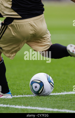 Allemagne gardien de Nadine Angerer définit pour lancer la balle pendant le match d'ouverture de la Coupe du Monde de Football Coupe du tournoi Banque D'Images