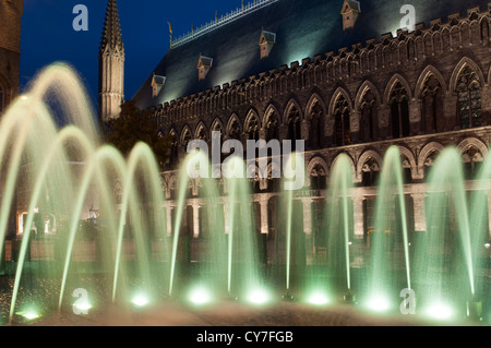 Une photographie de la fontaine sur la place principale à Ieper (Ypres), Belgique. Banque D'Images