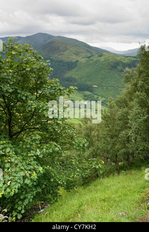 Vue vers le bas en Glen Nevis depuis les pistes du Ben Nevis Banque D'Images