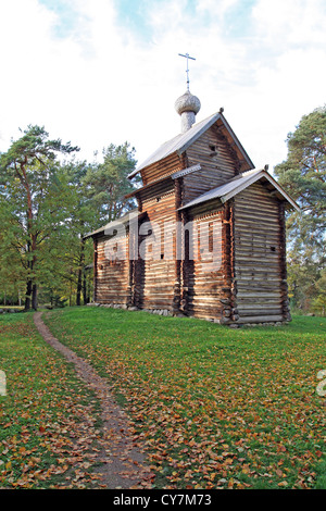 Chapelle en bois en bois de l'automne Banque D'Images