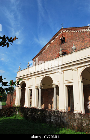 Façade de l'église de l'abbaye Chiaravalle à Milan, Italie Banque D'Images