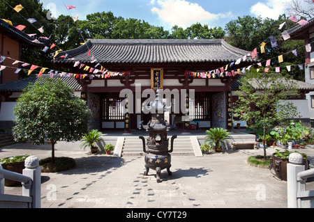 Cour intérieure de Linggu Temple bouddhiste sur Purple Mountain, Nanjing Banque D'Images