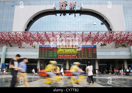 Entrée de la gare de Shenzhen, Shenzhen, Chine Banque D'Images