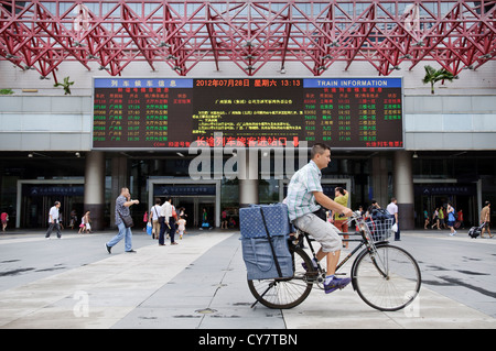 Extérieur de la gare de Shenzhen, Shenzhen, Chine Banque D'Images