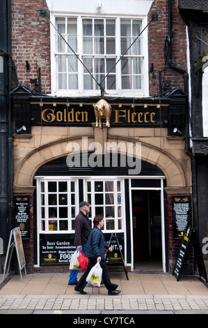 La toison d'or, le plus hanté à York pub Banque D'Images