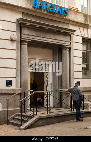 Barclays Bank, succursale de détail typique High Street, Newport, Pays de Galles, Royaume-Uni. Banque D'Images