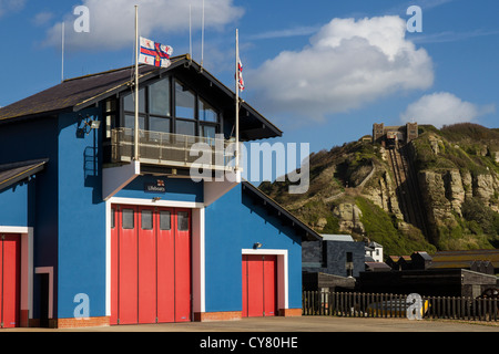 Angleterre Hastings Sussex station de sauvetage, et l'Est de l'Hill lift Banque D'Images